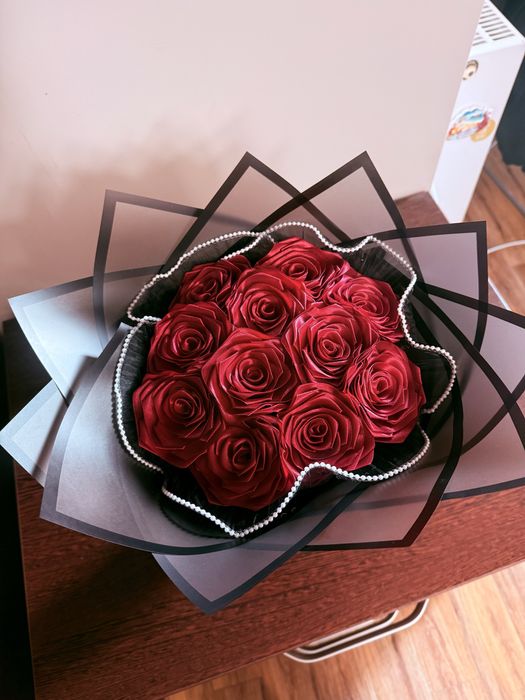 Buchet de 11 trandafiri din satin