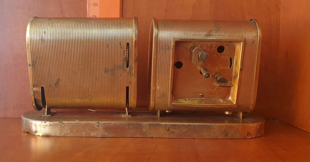 Настольные механические часы