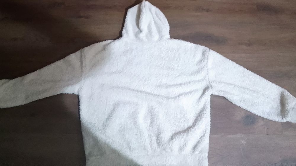 Кофта белая на замке