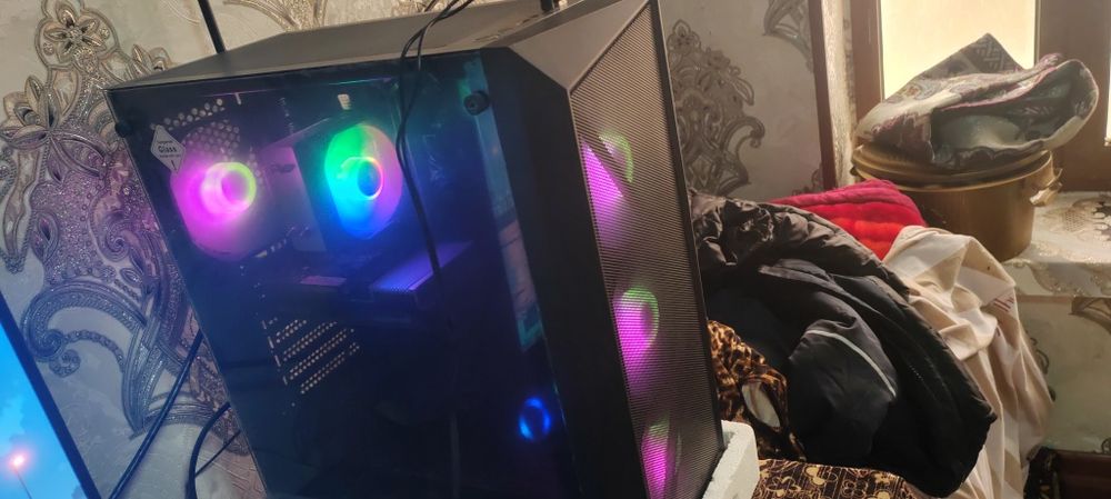 yangi kompyuter sotiladi