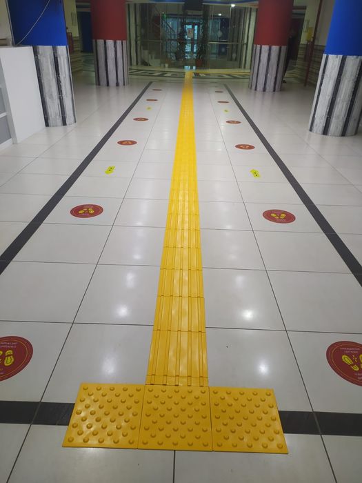 Таблички на языке брайля