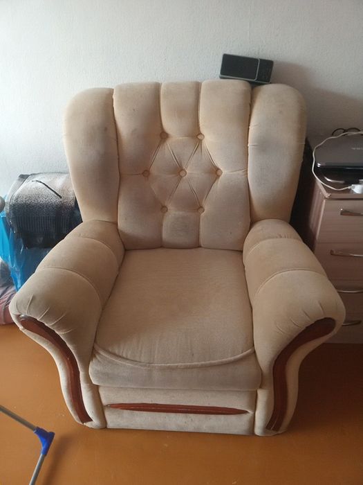 Угловой диван и кресло