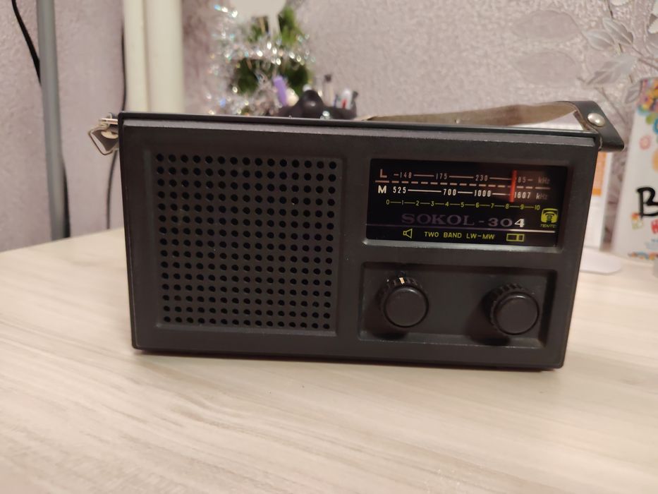Продавам радио Sokol