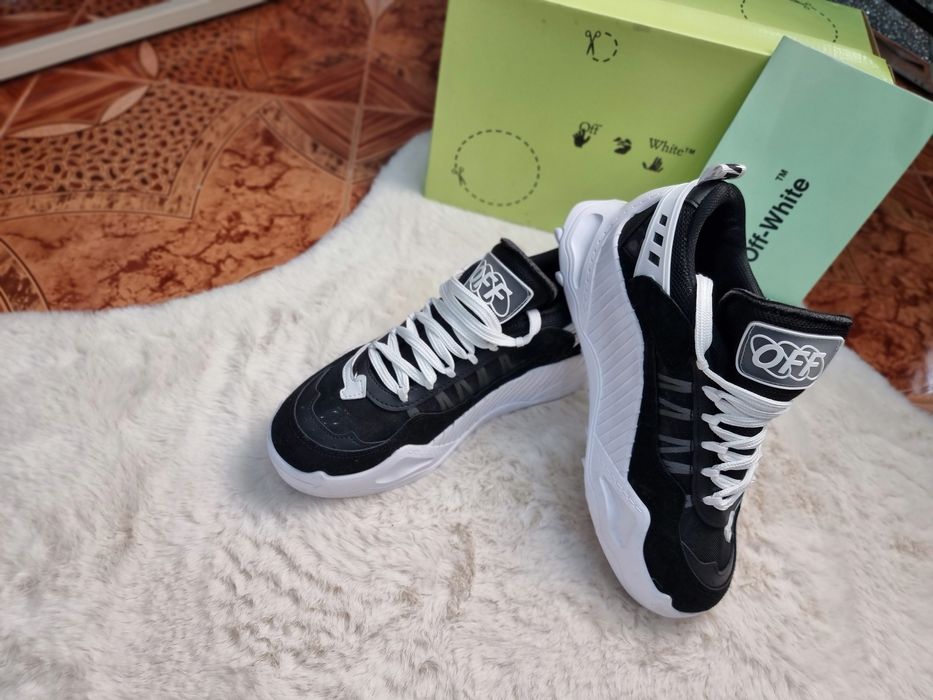 Adidași bărbați off White