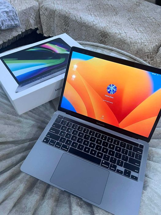 Продавам MacBook M1 2020