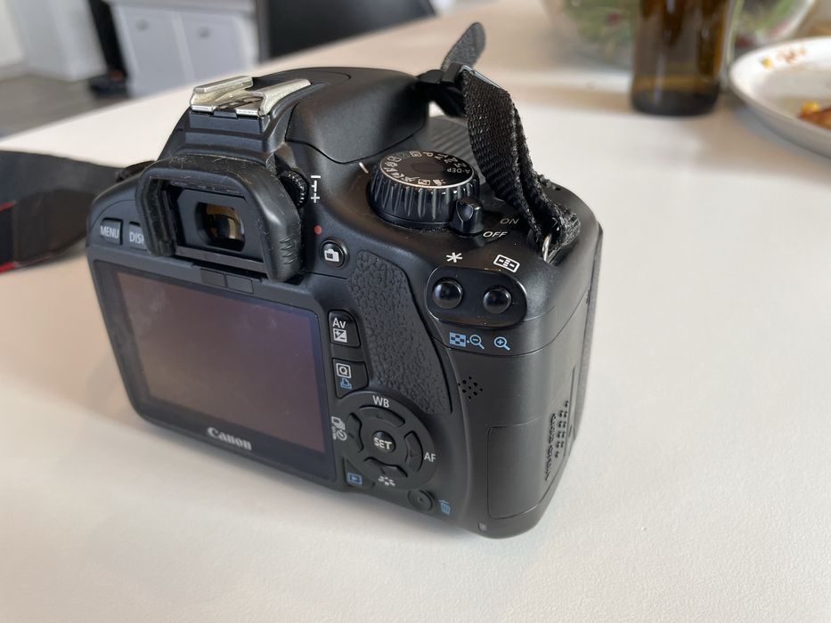 DSLR Canon EOS 550D (Rebel T2i) + Geantă foto (Citiți descrierea)