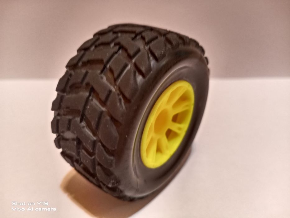 Колёса резиновые для такой  машины