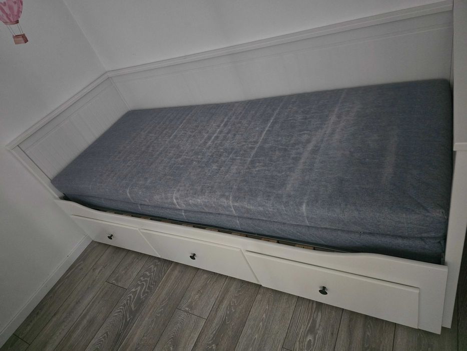 Pat divan Mobexpert 80x200 cm, alb, 3 sertare, stare excelentă – 1.000 lei
