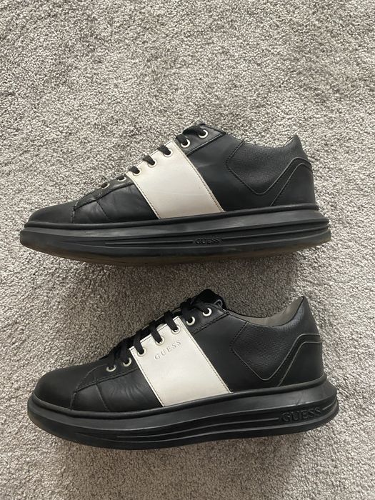 Черни обувки Guess