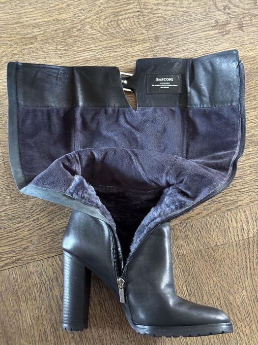 Продам кожаные сапоги basconi