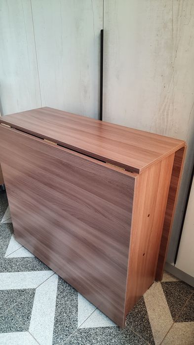 Продам стол книжку