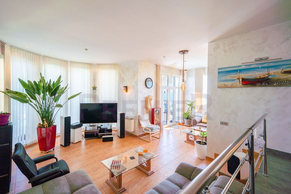 Дава се под наем Къща в Балчик - 380 кв.м за 598.23 € - Снимка #2