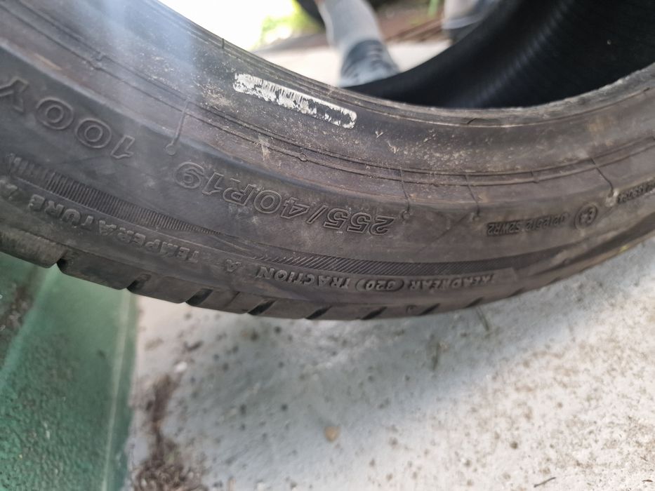 Anvelopă 255/40R19 marca Bridgestone, DOT 2023