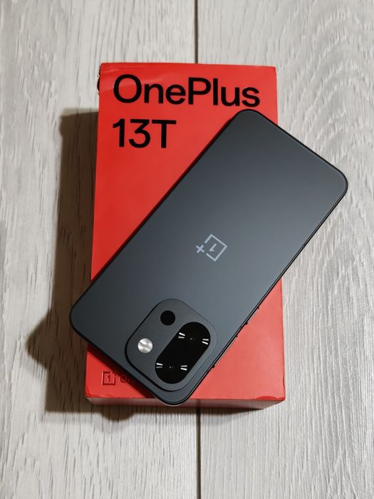 One Plus 13T 256 gb Ram 12+12 5G
