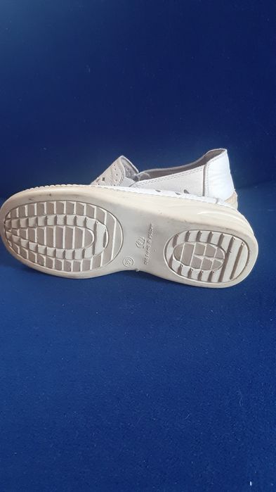 Продам женские туфли