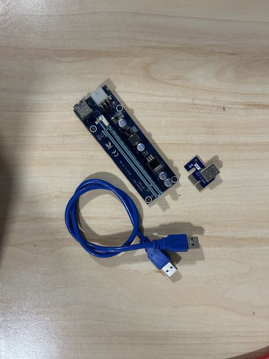 Vand piese pentru calculatoare.