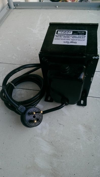 Конвертер (адаптер)напряжения 220v-110v 1000w Made in IZRAEL.