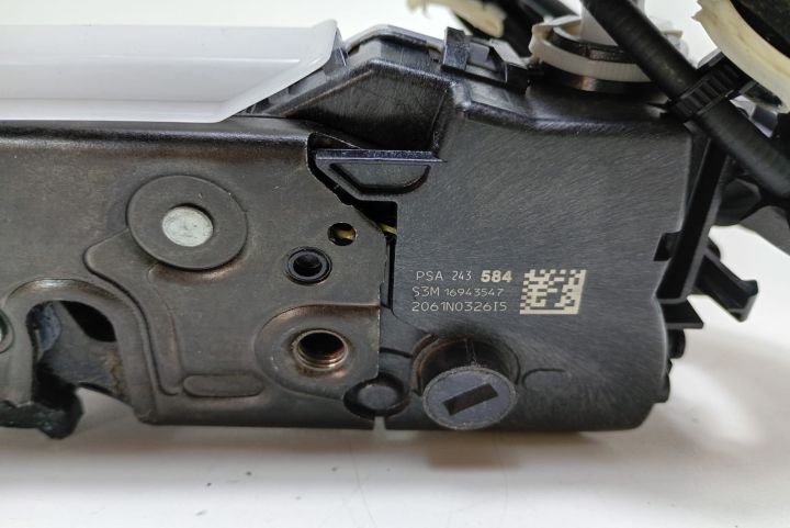 Incuietoare usa broasca dreapta spate 16943547 Opel Combo E seria