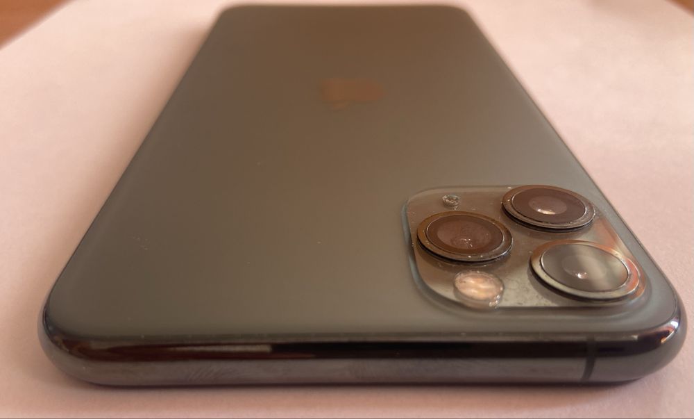 Продам Iphone 11 Pro Max