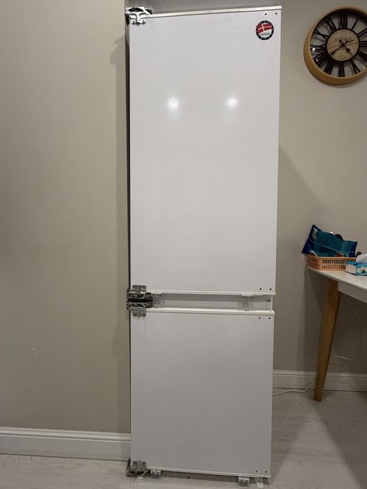 Холодильник встраеваемый