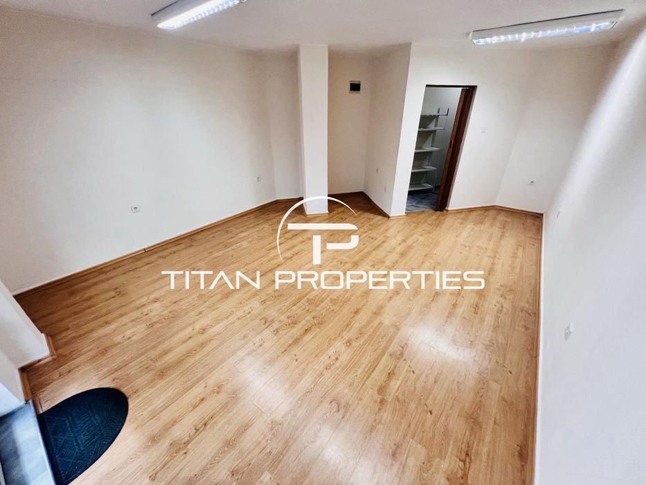 Дава се под наем Магазин в Бургас, Център - 34 кв.м за 255 € - Снимка #1