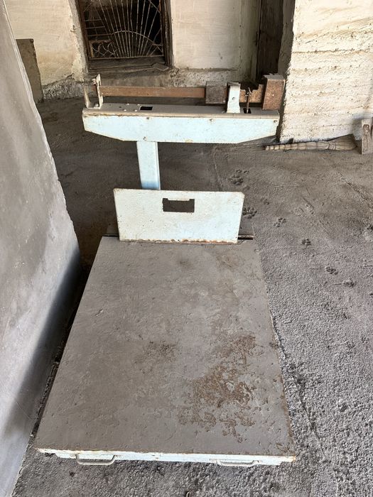 Весы продаётся 1 тонн