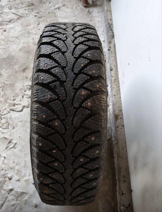 Продам шины с дисками зимние 175/65R14