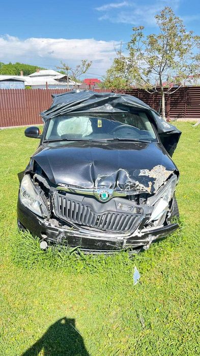Vând Skoda Fabia.