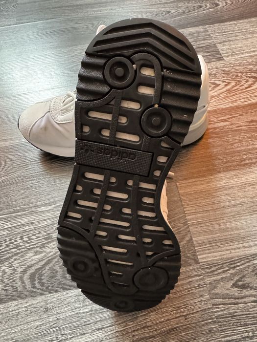 Vand Adidasi originali