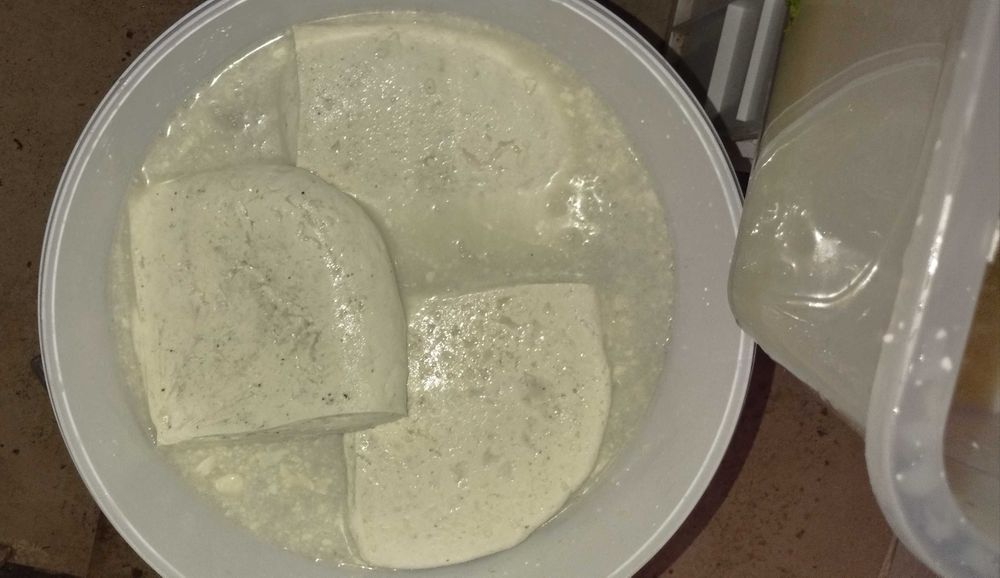 Telemea de vaca in saramură