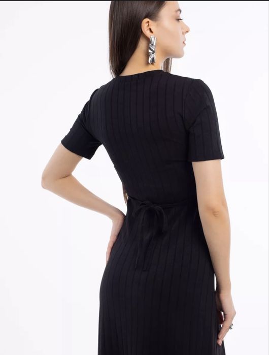 Продам обсалюиное нове платье