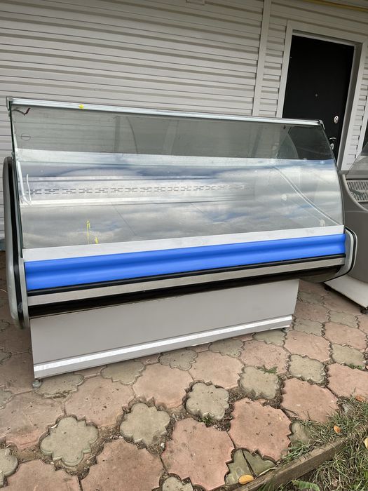 Продам витринный холодильник бу