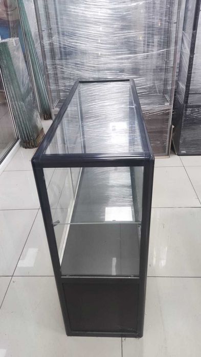 Витрины стеклянные для товара