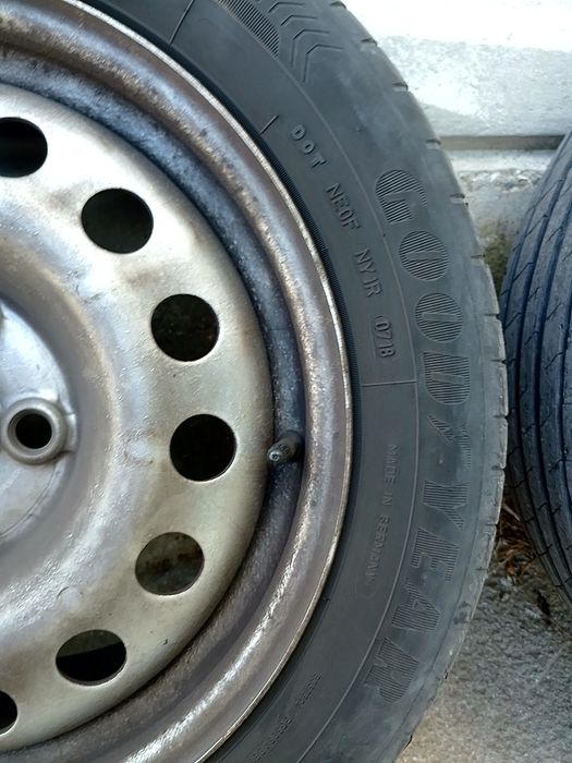 Гуми с железни джанти