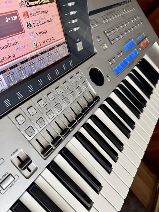 Yamaha Tyros 4  impecabilă