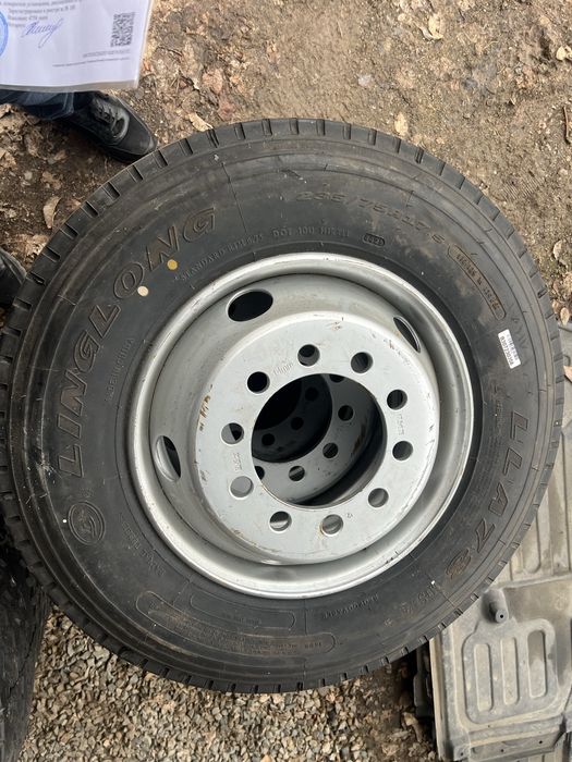 Шина с диском 235/75R17.5