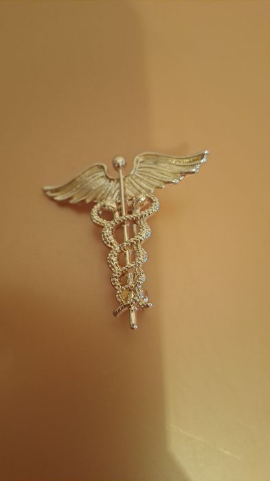 Брошь медицинская бюжитерия