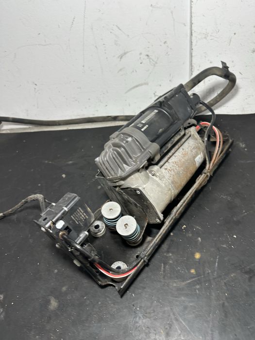 Compresor Perne aer  BMW seria 7 F01 F02 |6875176 730d 740d