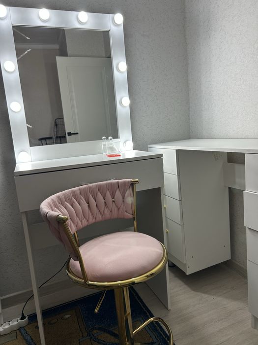 продам  визажный стол