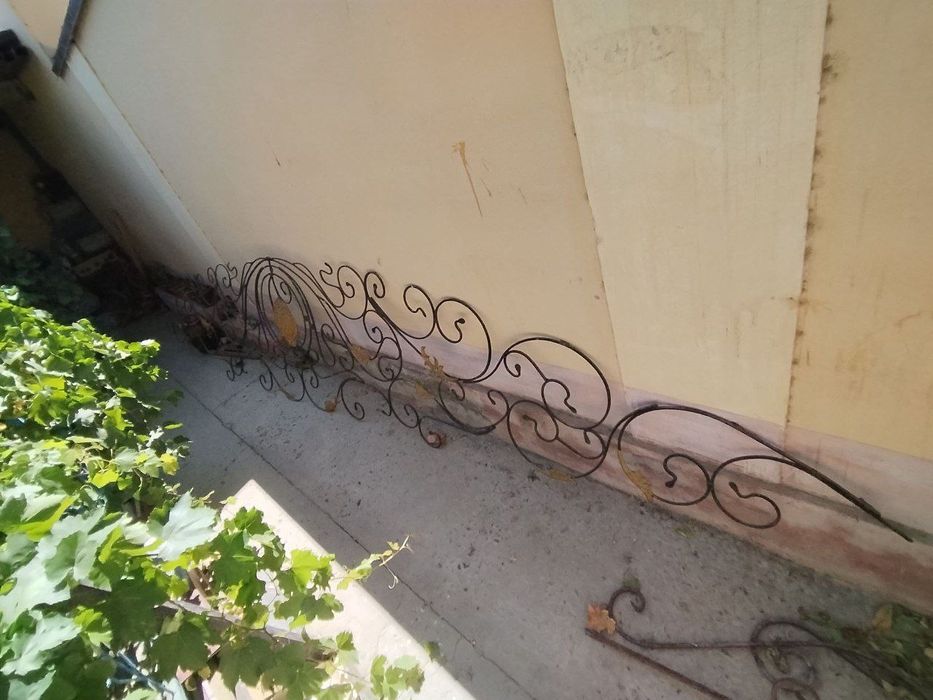 Deraza va gulli reshotka sotiladi.