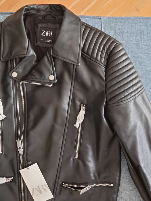 Чисто ново яке от изкуствена кожа Zara, размер М, но отговаря на S