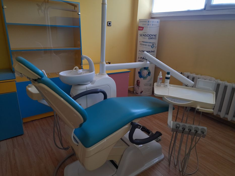 Продавам стоматологичен стол