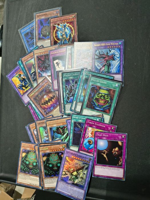 45 carti yugioh alese .