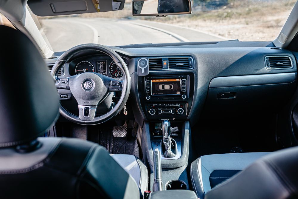 Volkswagen Jetta 2.0 TDI DSG 140 CP