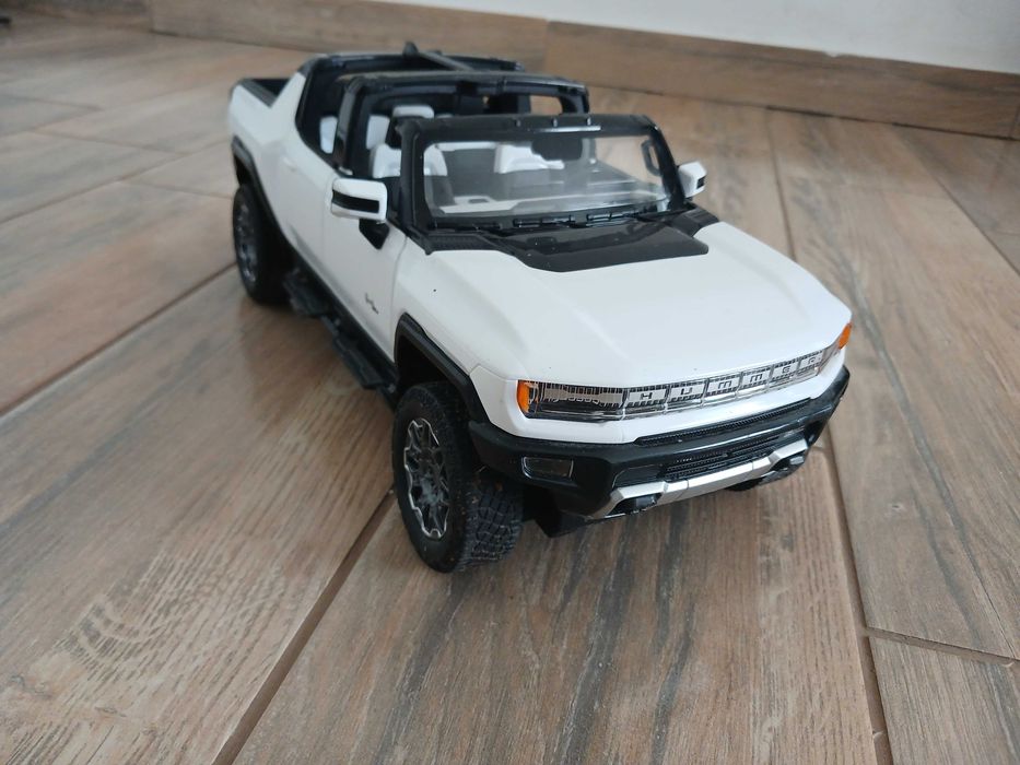 Vând mașină cu telecomanda 4x4