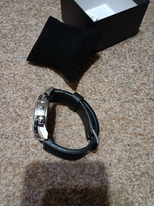 Мъжки часовник сребрист с черна каишка