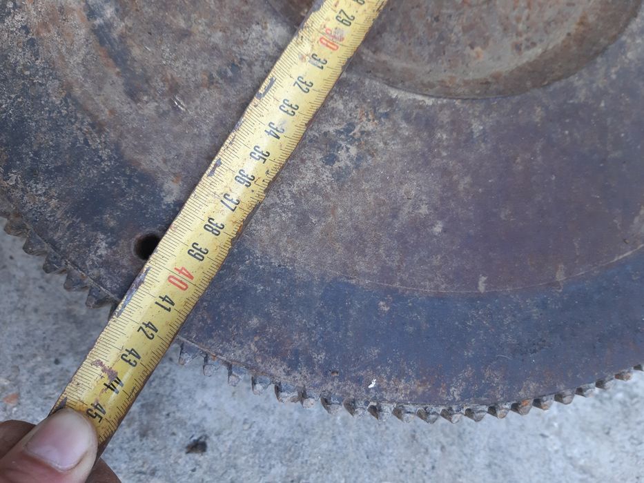 Маховик 144 тишли ,эни 42см