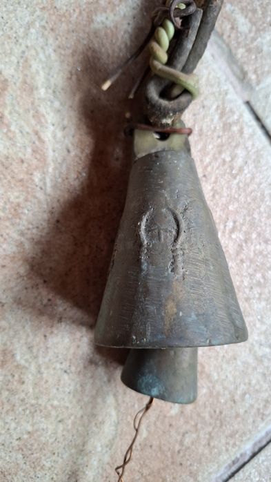 Clopote vechi din bronz .clopot pentru oi sau animale.
