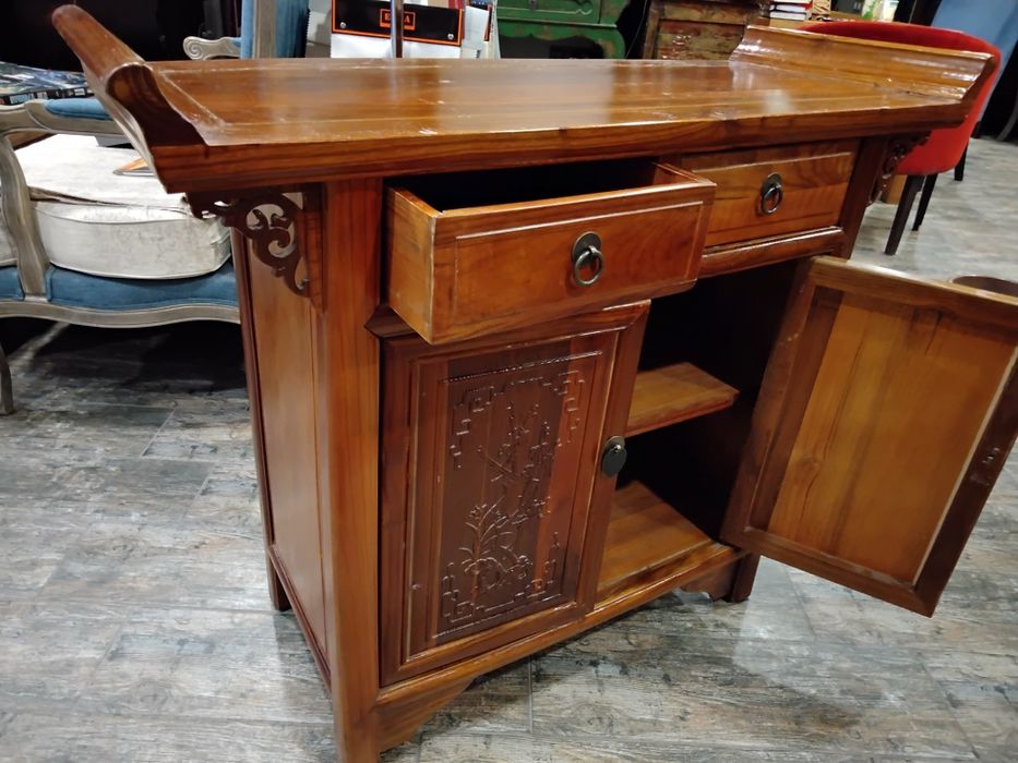 Тумба -комод коричневый.