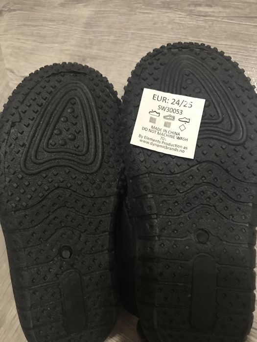 Нови детски обувки за плаж